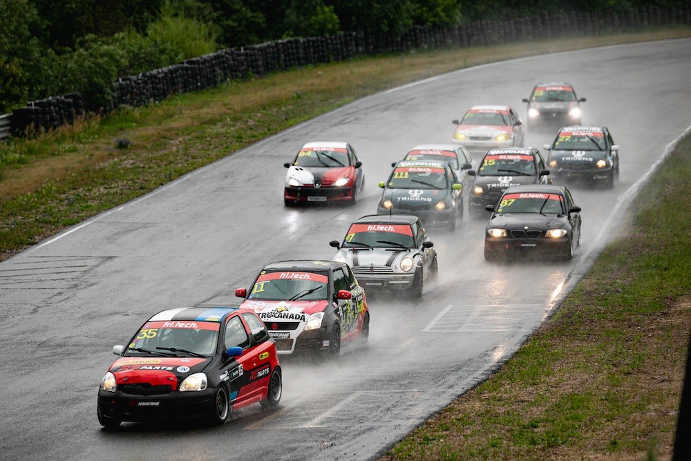 Ragnar racing in V1600